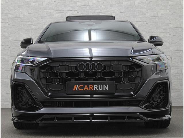 Audi Q8 60e Competition 490pk | 4WS | Massage | Carbon | Ventilatie | Valcona Leder+ Pakket | B&O Sound | 23'' | Alcantara hemel | Head-Up | Soft-Close | Panorama | 2x Memory | Trekhaak | Keyless-Entry | Luchtvering | Nieuw | Fabrieksgarantie.