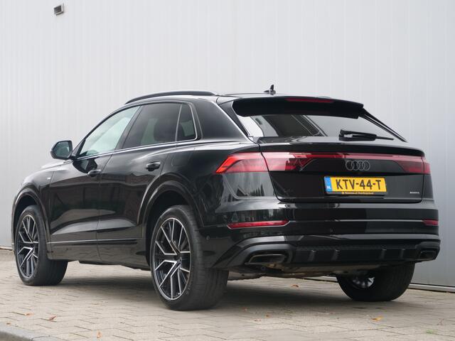 Audi Q8 55 TFSI e-hybrid quattro Black Line 394 Pk Automaat Navi / DAB / Apple Carplay / Pano-dak / 360 camera