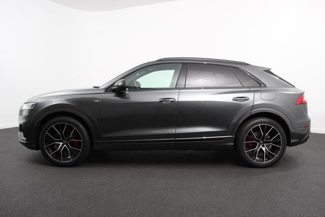 Audi Q8 55 TFSI e PHEV quattro Pro Line S-Line 3* S-Line Leder B&O Trekhaak Elektrisch Luchtvering Led Dab Led Blackpack Stoelverwarming Stoelverkoeling Camera