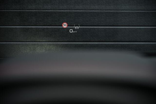 Audi Q8 E-Hybrid Quattro 360KW Competition Plus | Panoramadak | 5 Jr Garantie | Alcantara Hemelbekleding | Carbon Inleg | Stoelmassage + Ventilatie | Achterasbesturing | 360 Camera | B&O Sound | HUD | OLED | Soft Close | Ambiance Interieur |