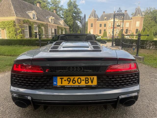 Audi R8 Spyder 5.2 performance quattro *Keramisch / Magnetic Ride / Capristo / Bang & Olufsen / Carbon / Laser* Prijs ¤ 209.900 | Bouwjaar 2021 | Kilometerstand 17.875 km