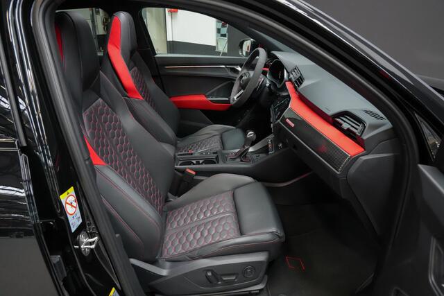 Audi RS Q3 Sportback 400pk TFSI |pano|RS-stoelen memory|Sonos|360 camera|matrix-LED|HUD|drive select|blind spot|sfeerverlichting|Apple Carplay|elek. achterklep|21"lichtmetalen velgen|