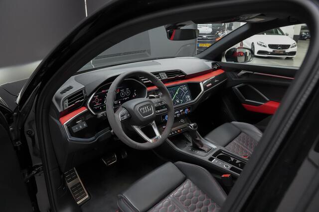 Audi RS Q3 Sportback 400pk TFSI |pano|RS-stoelen memory|Sonos|360 camera|matrix-LED|HUD|drive select|blind spot|sfeerverlichting|Apple Carplay|elek. achterklep|21"lichtmetalen velgen|