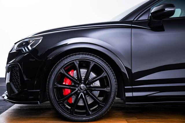 Audi RS Q3 Sportback 2.5 TFSI Panoramadak - Sportuitlaat - RS sportstoelen - Maxton - Comfortsleutel - Sonos Audio - Remzadels rood - Matrix LED - Parkeerhulp plus - Camera