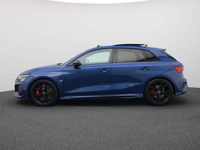 Audi RS3 2.5 TFSI RS 3 quattro 400PK S-Tronic Panoramadak, Keyless, Elektrische achterklep, Sportuitlaat, Elektrisch inklapbare spiegels, Side assist, Bang&Olufsen soundsysteem