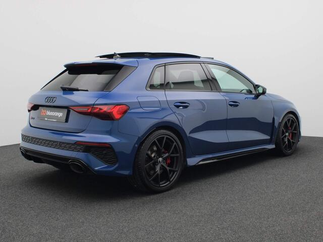 Audi RS3 2.5 TFSI RS 3 quattro 400PK S-Tronic Panoramadak, Keyless, Elektrische achterklep, Sportuitlaat, Elektrisch inklapbare spiegels, Side assist, Bang&Olufsen soundsysteem