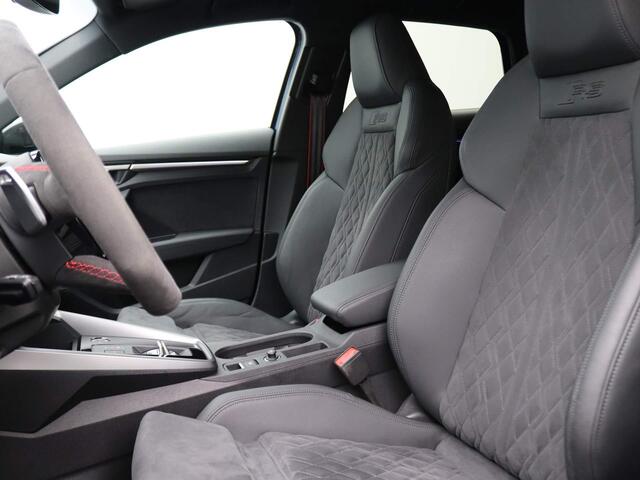 Audi RS3 2.5 TFSI RS 3 quattro 400PK S-Tronic Panoramadak, Keyless, Elektrische achterklep, Sportuitlaat, Elektrisch inklapbare spiegels, Side assist, Bang&Olufsen soundsysteem