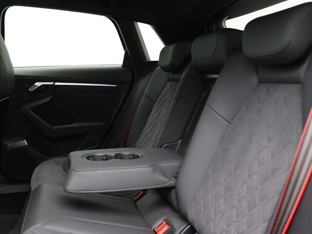 Audi RS3 2.5 TFSI RS 3 quattro 400PK S-Tronic Panoramadak, Keyless, Elektrische achterklep, Sportuitlaat, Elektrisch inklapbare spiegels, Side assist, Bang&Olufsen soundsysteem
