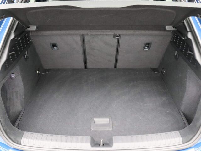 Audi RS3 2.5 TFSI RS 3 quattro 400PK S-Tronic Panoramadak, Keyless, Elektrische achterklep, Sportuitlaat, Elektrisch inklapbare spiegels, Side assist, Bang&Olufsen soundsysteem