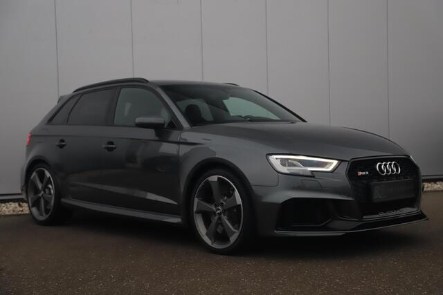 Audi RS3 Sportback 2.5 TFSI RS 3 quattro 400PK Automaat Black Optic Virtual RS Sportstoelen RS Sport Uitlaat Bang and Olufsen LED Matrix 19 inch LMV Navigatie Clima Stoelverwarming Cruise Parkeersensors Keyless Entry Carbon Inleg