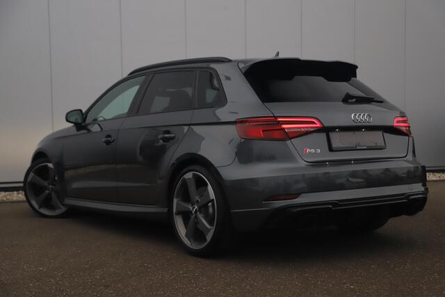 Audi RS3 Sportback 2.5 TFSI RS 3 quattro 400PK Automaat Black Optic Virtual RS Sportstoelen RS Sport Uitlaat Bang and Olufsen LED Matrix 19 inch LMV Navigatie Clima Stoelverwarming Cruise Parkeersensors Keyless Entry Carbon Inleg