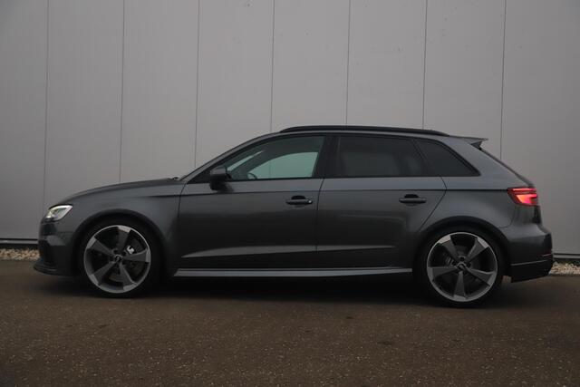 Audi RS3 Sportback 2.5 TFSI RS 3 quattro 400PK Automaat Black Optic Virtual RS Sportstoelen RS Sport Uitlaat Bang and Olufsen LED Matrix 19 inch LMV Navigatie Clima Stoelverwarming Cruise Parkeersensors Keyless Entry Carbon Inleg