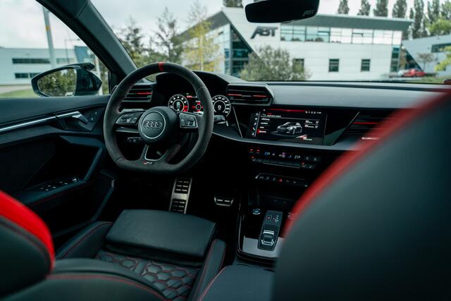 Audi RS3 Sportback ABT RS3-R 1/200 500pk Sportclassic Grau Porsche (Audi Exclusive) Carbon | Panorama dak | Forged velgen | RS Design pakket rood | B&O | Matrix LED