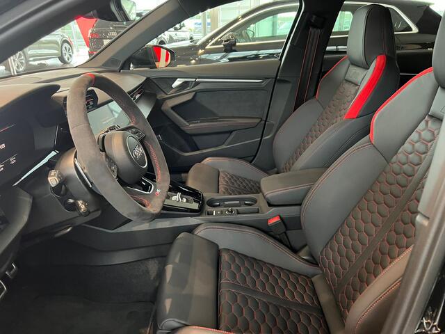 Audi RS3 Limousine 2.5 TFSI 400pk Quattro | Panoramadak | Sportuitlaat | B&O | WORDT VERWACHT