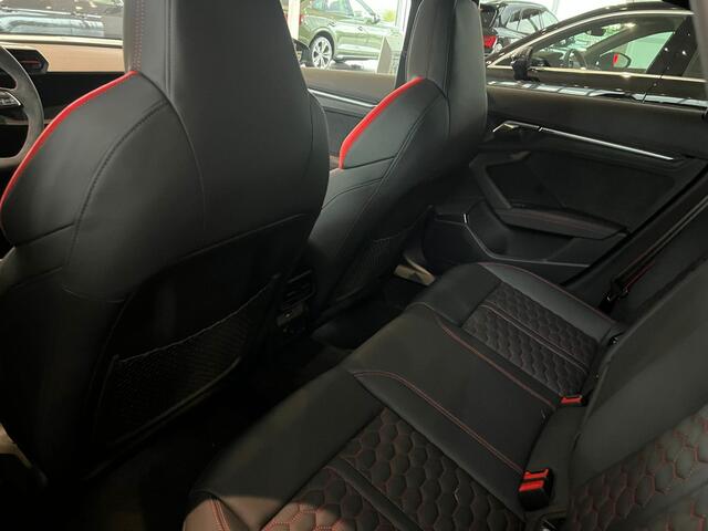 Audi RS3 Limousine 2.5 TFSI 400pk Quattro | Panoramadak | Sportuitlaat | B&O | WORDT VERWACHT