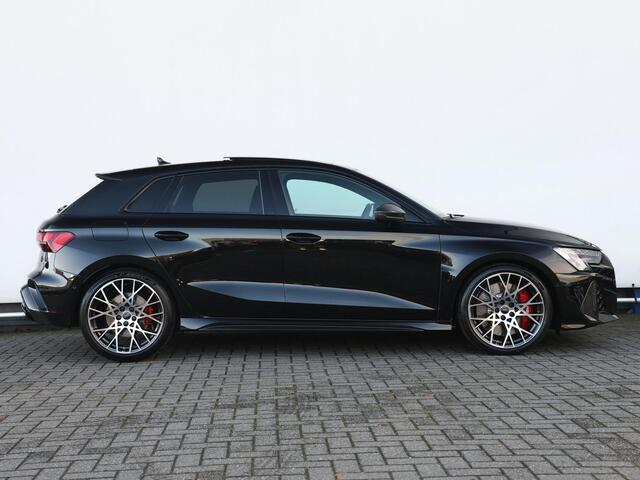 Audi RS3 2.5 TFSI quattro | RS designpakket rood | Carbon pakket | RS Sportuitlaatsysteem | Top 280km/h |