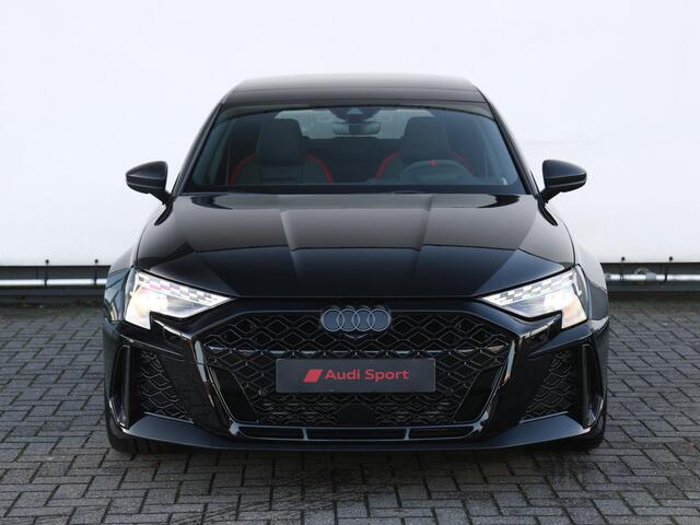 Audi RS3 2.5 TFSI quattro | RS designpakket rood | Carbon pakket | RS Sportuitlaatsysteem | Top 280km/h |