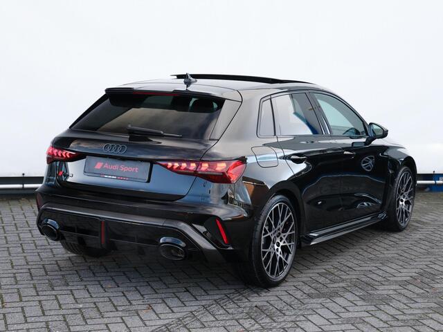Audi RS3 2.5 TFSI quattro | RS designpakket rood | Carbon pakket | RS Sportuitlaatsysteem | Top 280km/h |