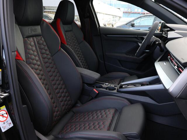 Audi RS3 2.5 TFSI quattro | RS designpakket rood | Carbon pakket | RS Sportuitlaatsysteem | Top 280km/h |