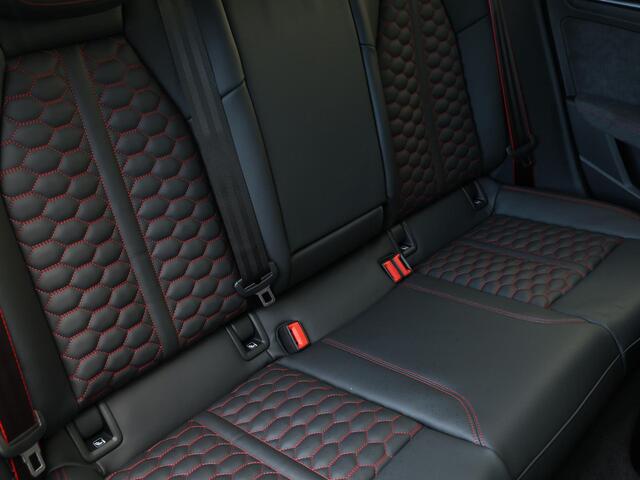 Audi RS3 2.5 TFSI quattro | RS designpakket rood | Carbon pakket | RS Sportuitlaatsysteem | Top 280km/h |
