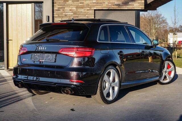 Audi RS3 Sportback 2.5 TFSI Quattro Pano/B&O/DCC/Massage/R-cam