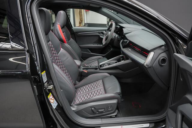 Audi RS3 Sportback 2.5 400pk TFSI quattro |panoramadak|keramisch|memory|RS sportuitlaat|Bang & Olufsen 3D|massage stoelen|drive select|blindspot|HUD|sportstoelen honingraat|Apple Carplay|Matrix LED|19"|