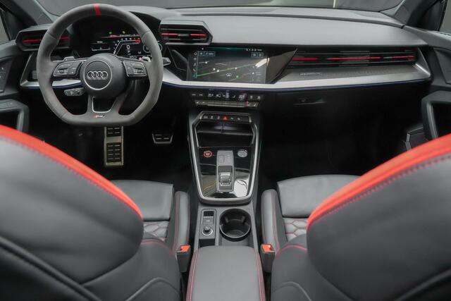 Audi RS3 Sportback 2.5 400pk TFSI quattro |panoramadak|keramisch|memory|RS sportuitlaat|Bang & Olufsen 3D|massage stoelen|drive select|blindspot|HUD|sportstoelen honingraat|Apple Carplay|Matrix LED|19"|