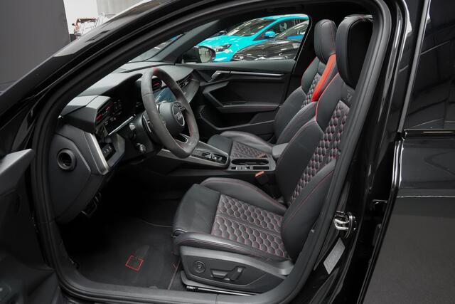 Audi RS3 Sportback 2.5 400pk TFSI quattro |panoramadak|keramisch|memory|RS sportuitlaat|Bang & Olufsen 3D|massage stoelen|drive select|blindspot|HUD|sportstoelen honingraat|Apple Carplay|Matrix LED|19"|
