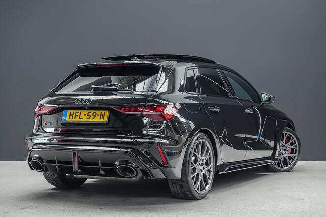 Audi RS3 Sportback 2.5 400pk TFSI quattro |panoramadak|Sonos|carbon schaalstoelen|HUD|Apple Carplay|Matrix LED|blind spot|adaptieve cruise control|sfeerverlichting|19" lichtmetalen velgen|