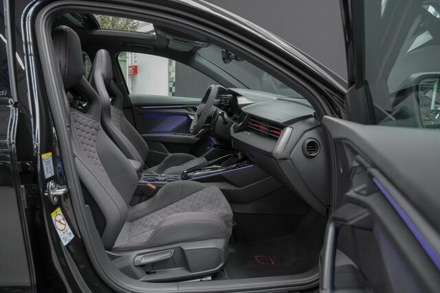Audi RS3 Sportback 2.5 400pk TFSI quattro |panoramadak|Sonos|carbon schaalstoelen|HUD|Apple Carplay|Matrix LED|blind spot|adaptieve cruise control|sfeerverlichting|19" lichtmetalen velgen|