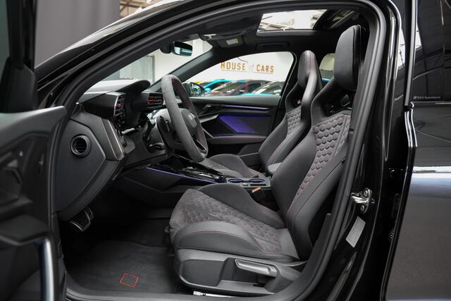 Audi RS3 Sportback 2.5 400pk TFSI quattro |panoramadak|Sonos|carbon schaalstoelen|HUD|Apple Carplay|Matrix LED|blind spot|adaptieve cruise control|sfeerverlichting|19" lichtmetalen velgen|