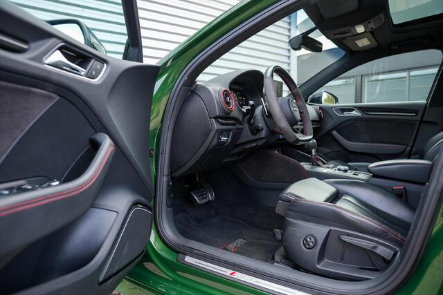 Audi RS3 A3 Limousine 2.5 TFSI quattro Panodak B&O Virtal Dash Camera Carbon DAB+ Luxe Leder