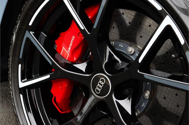 Audi RS3 Limousine 2.5 Quattro **Ceramic/RS Dynamic/Carbon/360/Matrix/Pano/B&O**