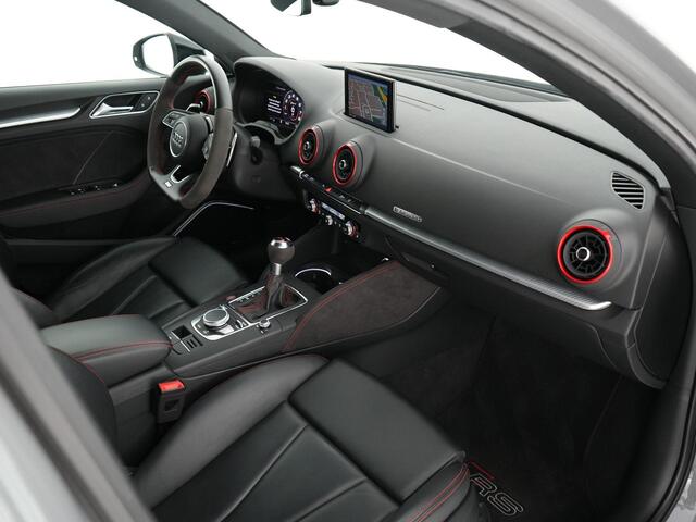 Audi RS3 Limousine 2.5 460pk TFSI quattro |APR stage 1|APR carbon air intake|Akrapovic|RS-stoelen|Bang&Olufsen|digital cockpit|Apple Carplay|Matrix-LED|blind spot|