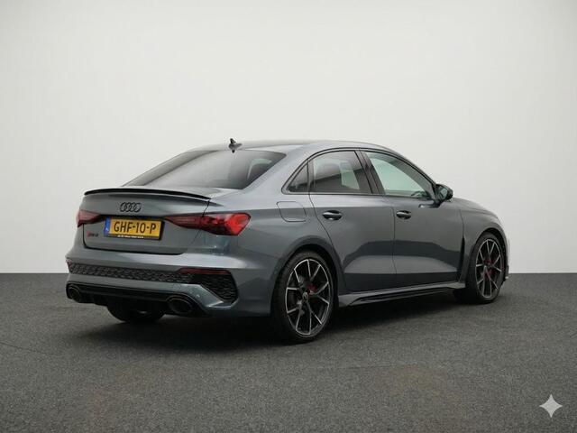 Audi RS3 A3 Limousine 2.5 TFSI quattro 400pk | Panoramadak | 3-spaaks sport afgevlakt stuurwiel | Adaptief onderstel | SONOS Premium 3D Audio