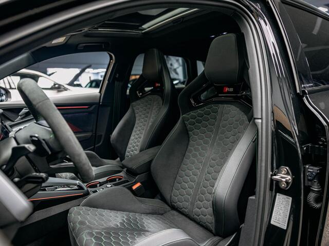 Audi RS3 Sportback 2.5 TFSI quattro | HULK edition | Carbon | Kuipstoelen | Sonos | Stoelverwarming |