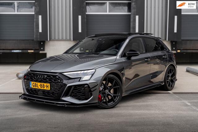 Audi RS3 Sportback 2.5 TFSI RS3 400PK Quattro / B&O / panoramadak / Matrix