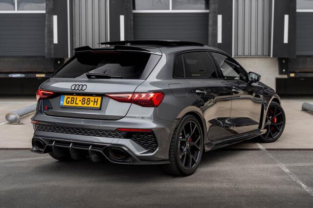 Audi RS3 Sportback 2.5 TFSI RS3 400PK Quattro / B&O / panoramadak / Matrix