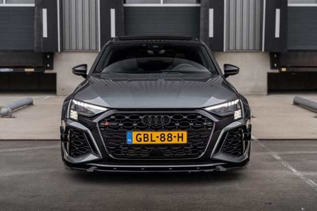 Audi RS3 Sportback 2.5 TFSI RS3 400PK Quattro / B&O / panoramadak / Matrix