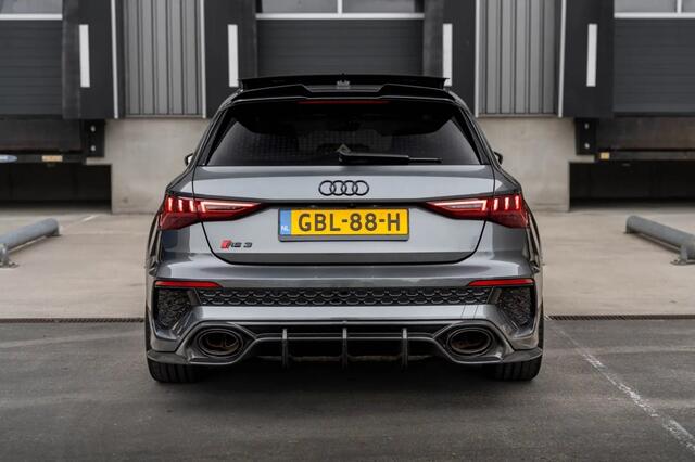Audi RS3 Sportback 2.5 TFSI RS3 400PK Quattro / B&O / panoramadak / Matrix