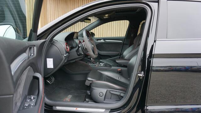 Audi RS3 Limousine 2.5 TFSI 400pk Quattro Pano.Dak RS-Seats B&O Magnetic Ride Virtual *Black Optik* 78517km!
