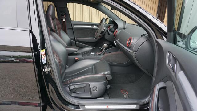 Audi RS3 Limousine 2.5 TFSI 400pk Quattro Pano.Dak RS-Seats B&O Magnetic Ride Virtual *Black Optik* 78517km!