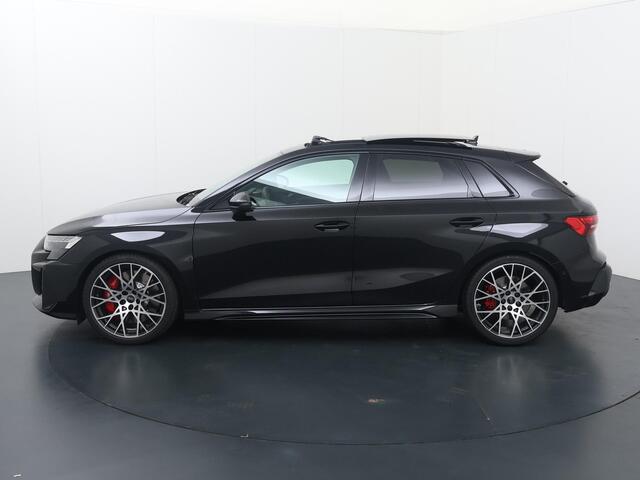 Audi RS3 Sportback 2.5 FSI 295 kW / 400 PK ¤18.750,- FISCAAL VOORDEEL!! | Sonos premium 3d | Stoelmassage voor | Velgen 10-kr.sp. zwart | Topsnelheid 280 km/h | Glazen panoramadak | Rs-sportuitlaatsysteem | Assis.pak driving+parking plus | Climate pakket plus | Ma