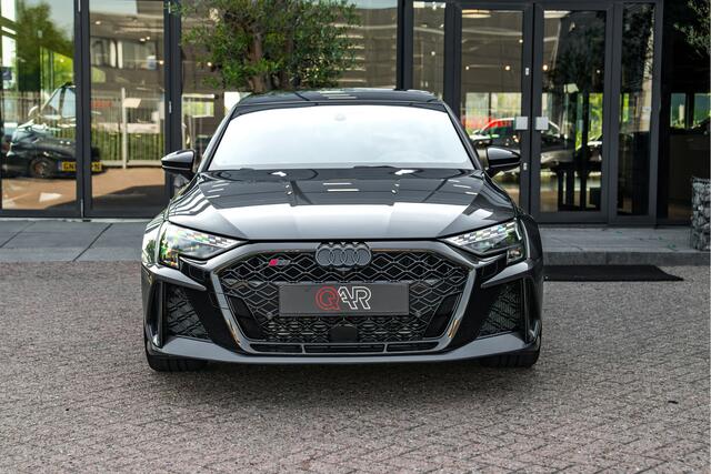 Audi RS3 Sportback 2.5 TFSI 400pk quattro | RS Keramische remmen | RS schaalstoelen | Carbon exterieur | Panoramadak | SONOS | Head-up | Assistentiepakket Rijden en Parkeren Plus