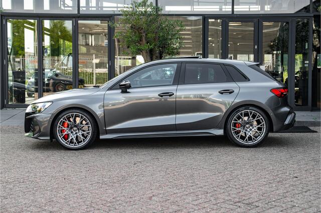 Audi RS3 Sportback 2.5 TFSI 400pk quattro | RS Keramische remmen | RS schaalstoelen | Carbon exterieur | Panoramadak | SONOS | Head-up | Assistentiepakket Rijden en Parkeren Plus