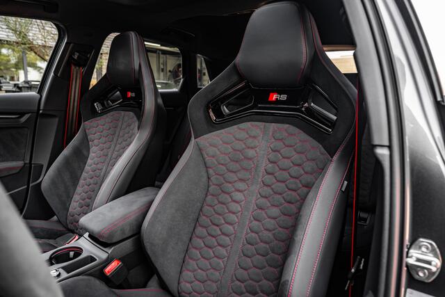 Audi RS3 Sportback 2.5 TFSI 400pk quattro | RS Keramische remmen | RS schaalstoelen | Carbon exterieur | Panoramadak | SONOS | Head-up | Assistentiepakket Rijden en Parkeren Plus