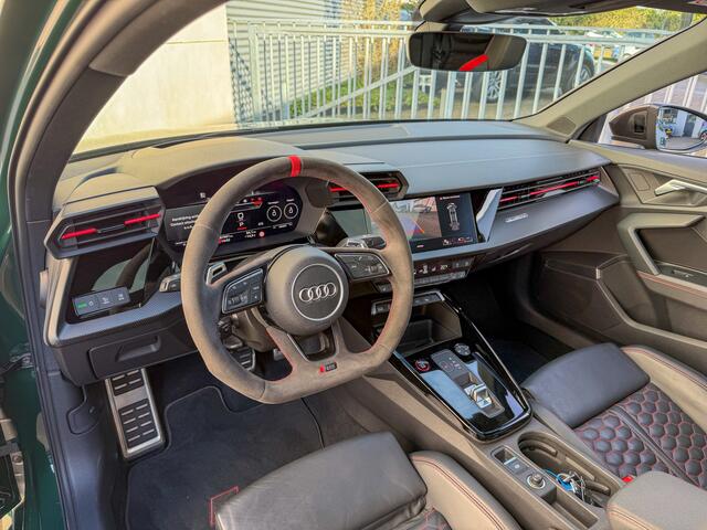 Audi RS3 Limousine 2.5 TFSI quattro Carbon ext.-Keramisch-Pano-Head up-Keyless-ACC