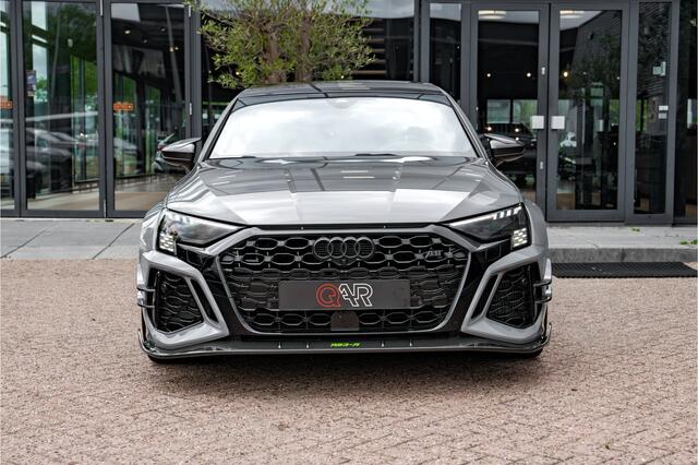 Audi RS3 Sportback ABT RS3-R 1/200 Limited Edition 500pk ABT Carbon bodykit | ABT Forged velgen | Nardo grijs - Audi Exclusive | Keramische remmen | Panorama dak | Nappa leder | RS Design pakket groen Dynamic package | Matrix LED | head-up | Privacy glas | Xpel fr