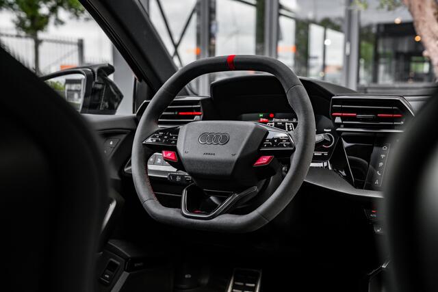 Audi RS3 Sportback ABT RS3-R 1/125 510pk quattro | ABT Carbon bodykit | ABT Forged velgen | RS schaalstoelen | Panorama dak | SONOS | Head up | Achteruitrijcamera | Verwarmde voorstoelen