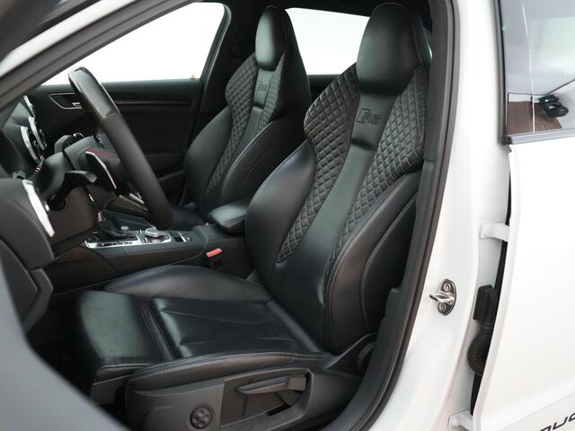 Audi RS3 Sportback 2.5 400pk TFSI quattro |RS-seats|ABT veren|ABT frontlip & difussor|ABT 19" LMV|custom stuur|bluetooth|navigatie|stoelverwarming|parkeersensoren voor en achter|LED-dagrijverlichting|